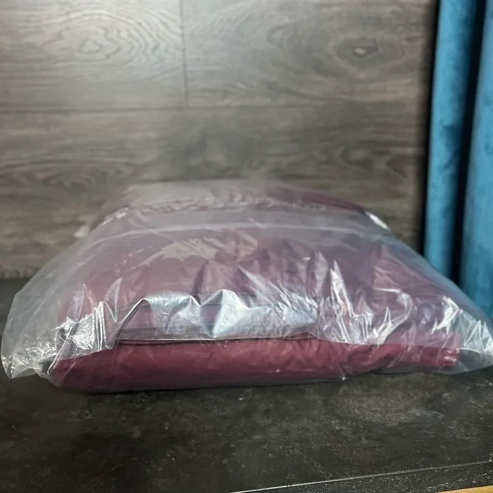 The Company Store LoftAIRE Down Alt Light Comforter in Merlot, Twin XL, NEW!